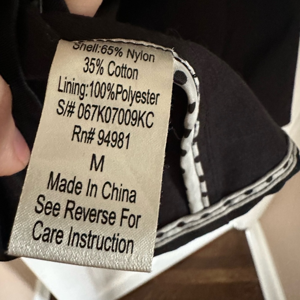 Stylish Black Trench Coat - Picture 4 of 4
